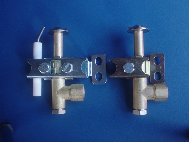 Pilot 2 Way cw Spark Plug x 1/8 F/M Inlet